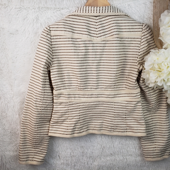 Blazer - Picture 6 of 6